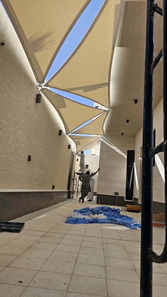 مظلات ممرات شد انشائي