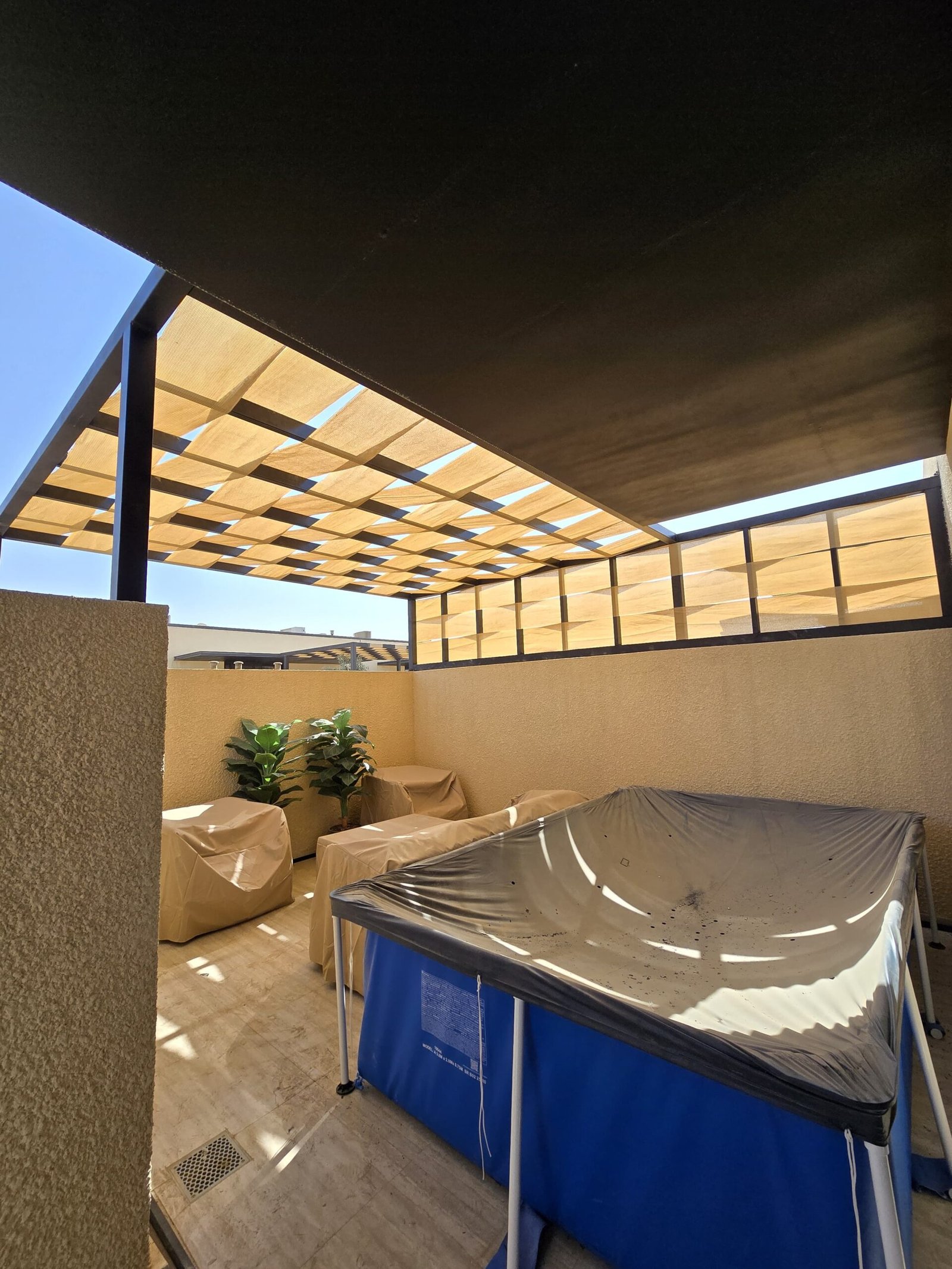 مظلات وسواتر قماش مجدول